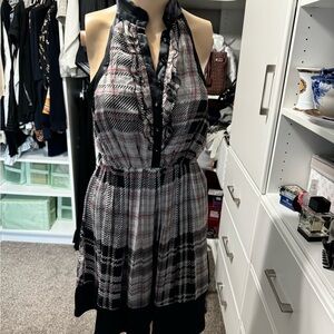 Bebe, Size XXS, Shell: 100% Silk, Trim: 100% Silk